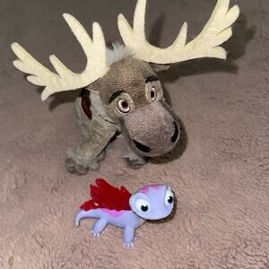 Disney Frozen 2 Bruni Fire Salamander PVC Figure and Sven Stuffed Animal